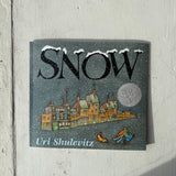 Snow by Uri Shulevitz, Paperback
